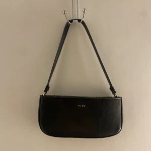 Baguette väska - Skitsnygg väska från NA-KD i superfint skick, köptes för 199kr, säljes för 70kr + frakt