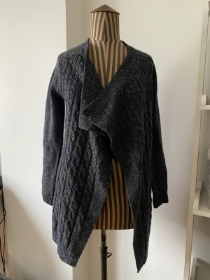 Kofta från Pelle P - Härlig kofta i ull från Pelle P. Oanvänd.