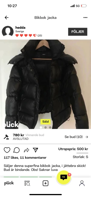 Säljer svart bikbok jacka  - Säljer nu min svarta populära jacka från bikbok som jag tror inte säljs längre, jag köpte den här på Plick innan så de e lånade bilder, skriv för egna bilder på den, (luvan följer inte med) jätte fint skick! Pris kan diskuteras🫶🏻