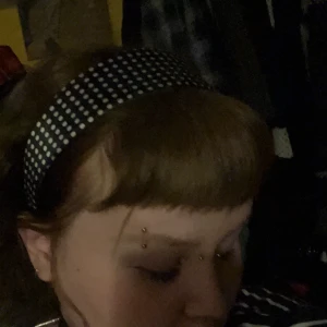 Diadem - Diadem,  Notera att frakten i annonsen stämmer ej, TRYCK EJ PÅ KÖP NU! Kontakta mig vid intresse🫶🏻