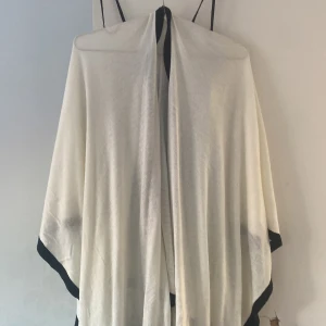 Kofta - En fin enkel kofta. Svart vit