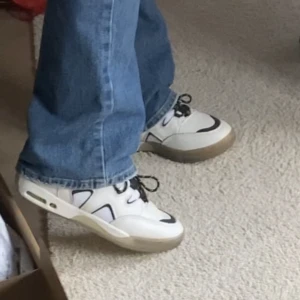 Axion skor  - Skitcoola skor från Axion! Dessa säljs inte längre, går alltså inte att hitta nånstans. Nypris ca 1200kr, använda Max 5 gånger. Kommer rengöra innan jag postar iväg de. Vita skosnören ingår även. Använd gärna köp nu 