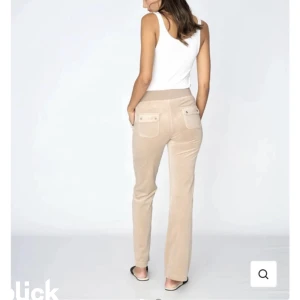 Juicy byxor - Juicy byxor Lite gråare vid slutet som man ser på bild 2 men absolut inget man tänker på,Därför säljer jag dom billigt💓 Kan diskutera pris! 