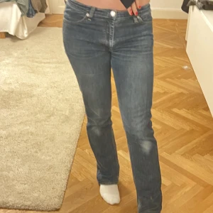 Levis jeans - Snygga lågmidjade Levis jeans!