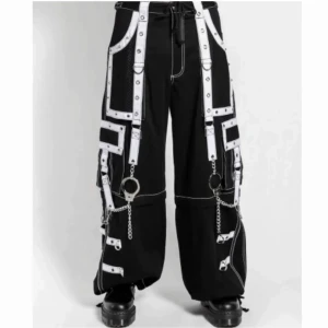 Tripp nyc - Byxor storlek m med tag 🏷️ provade på inte använda, Vet inte storleken på midjan eller nåt googla själv lol vill ba sälja dom för behöver pengar