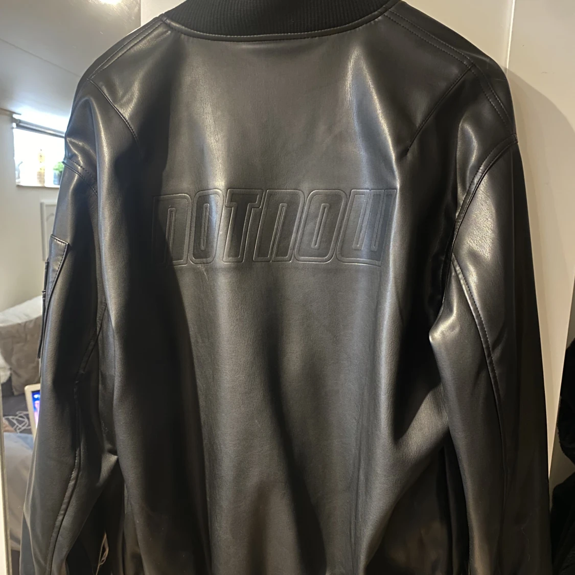 Bomberjacka i PU med detaljer - 90