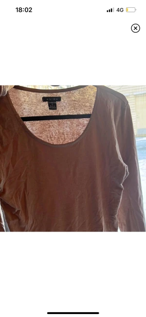 Tröja - Säljer denna tröja som är liknade de populära intimissimi tröjorna. Storlek L man passar S/M mera 