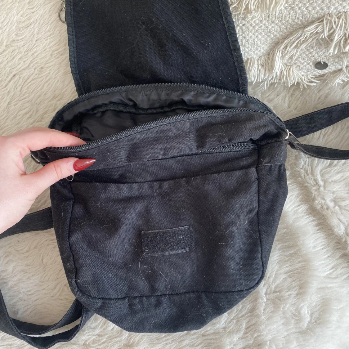 Svart axelremsväska  - 91