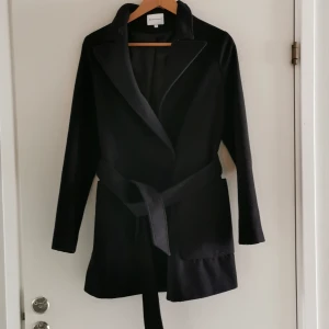 Kappa - Kappa från Warehouse i strl 6 passar S