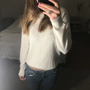 Stickad tröja  - Så snygg stickad tröja köpt från Zalando. Som ny då den aldrig är använd ❤️ 150kr