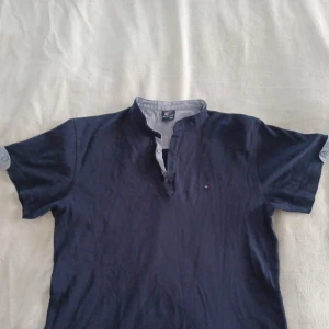 Tommy Hilfiger - Oanvänd Tommy Hilfiger tröja. Stl XXXL. 