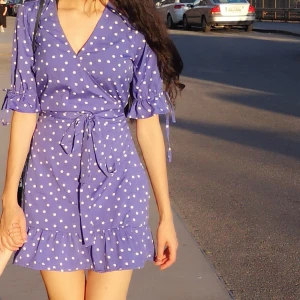 Sommarklänning  - Kort klänning perfekt för sommaren. I mycket bra skick och normal i storleken 