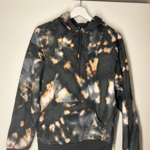 Oversized hoodie - Storlek : xxs men passar och är fortfarande lite oversized på mig (S/M) Använd fåtal gånger- bra skick