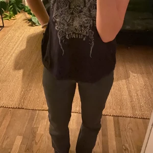 Eytys jeans  - Coola jeans i gråglitter perfekt till vardags men också på fest🖤🖤  Små i storlek, passar small