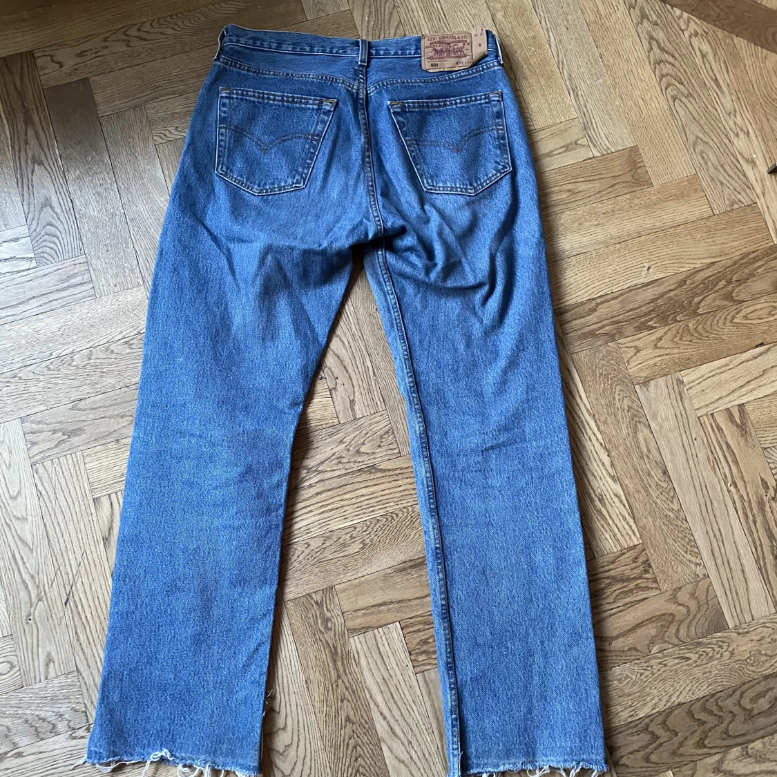 Levis 501. Strl 32 i midjan. - 90