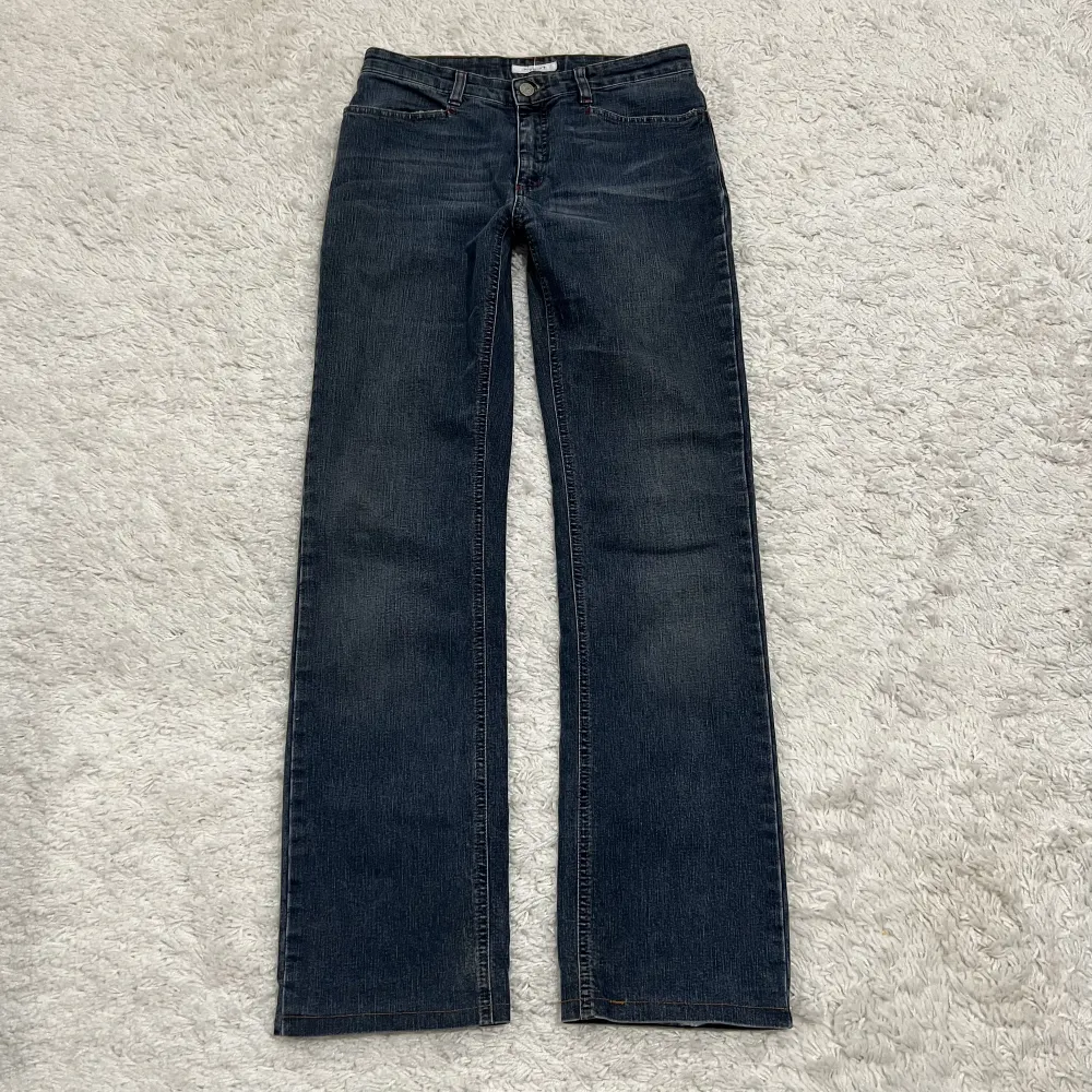 Lowrise o Bootcut jeans, i perfekt skick ❣️Midjan är 79cm och Innerbens är 76cm . Jeans & Byxor.