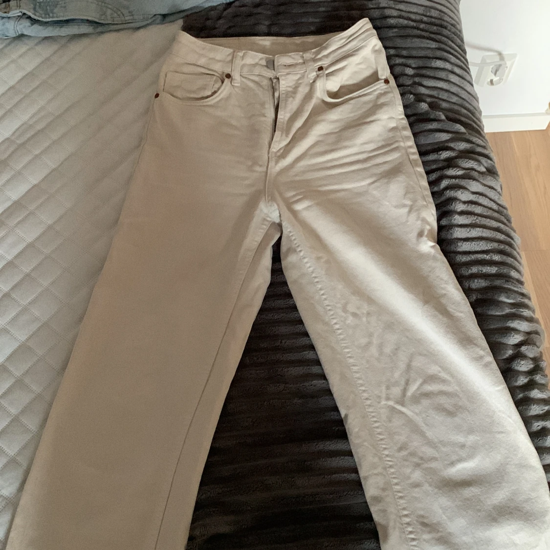 Beige jeans 
