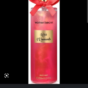 Kiss Moments - Säljer denna body mist på grund av att den inte längre används. Den har används ett par gånger som syns på andra bilden. Köparen står för frakten 📦💕