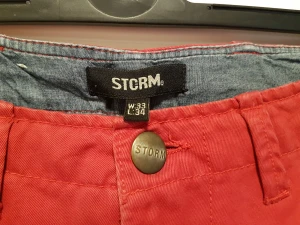 Chinos st 33/34 STORM - Chinos från Storm , röda, St. 33/34. 