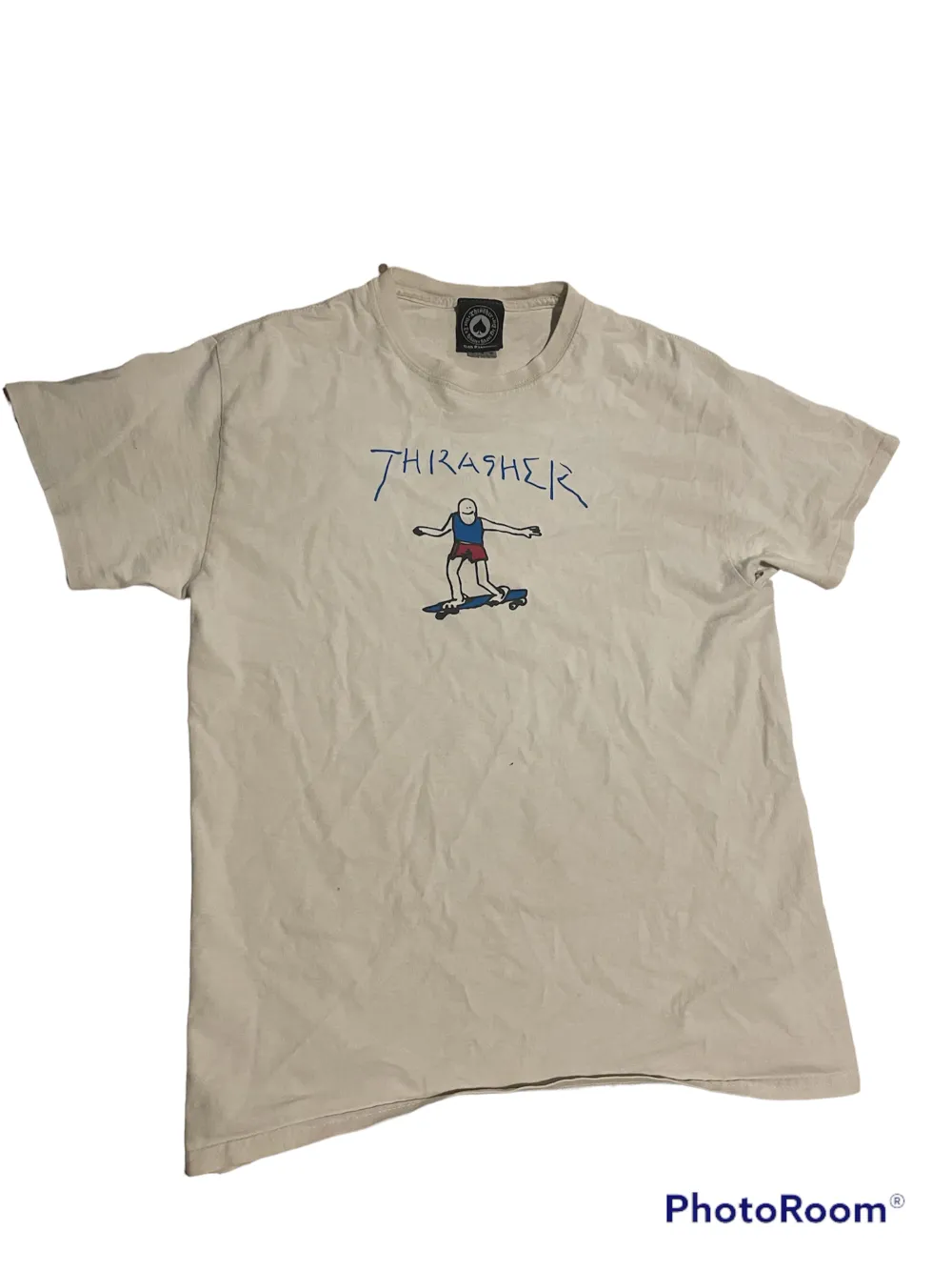 Hej! Säljer denna Trasher tshirt köpt på inlandet i åre för 549 kr! Tröjan är i okej skick, ett hål i armhålan som vem som helst säkert kan sy ihop😊- därav priset. Storlek M. T-shirts.