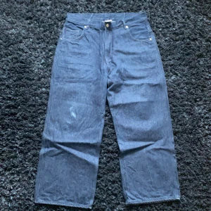 District 46 jeans - Använda en del. Sitter baggy 6/10
