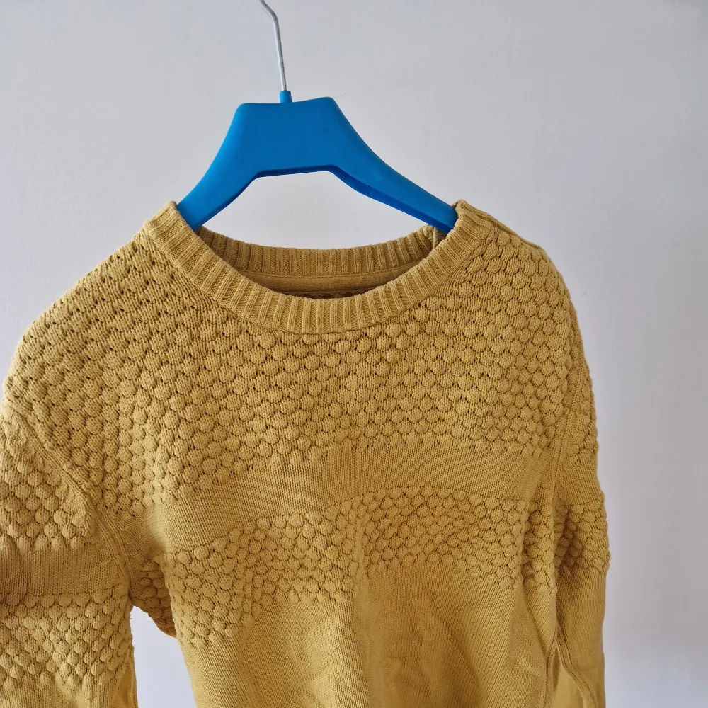Yellow sweater from H&M . Never worn once . Tröjor & Koftor.