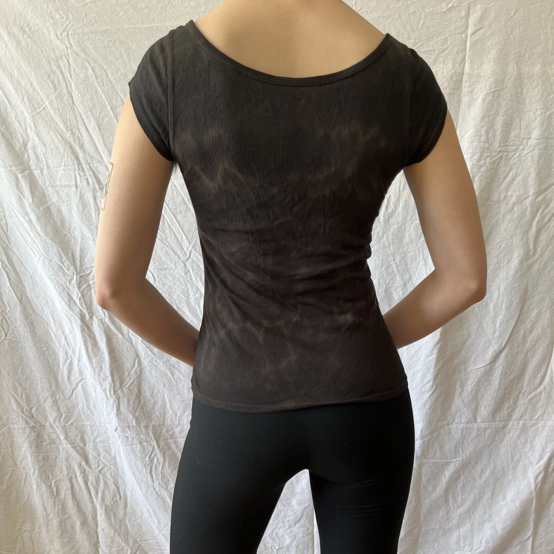 Brun tajt topp med knappar - 90