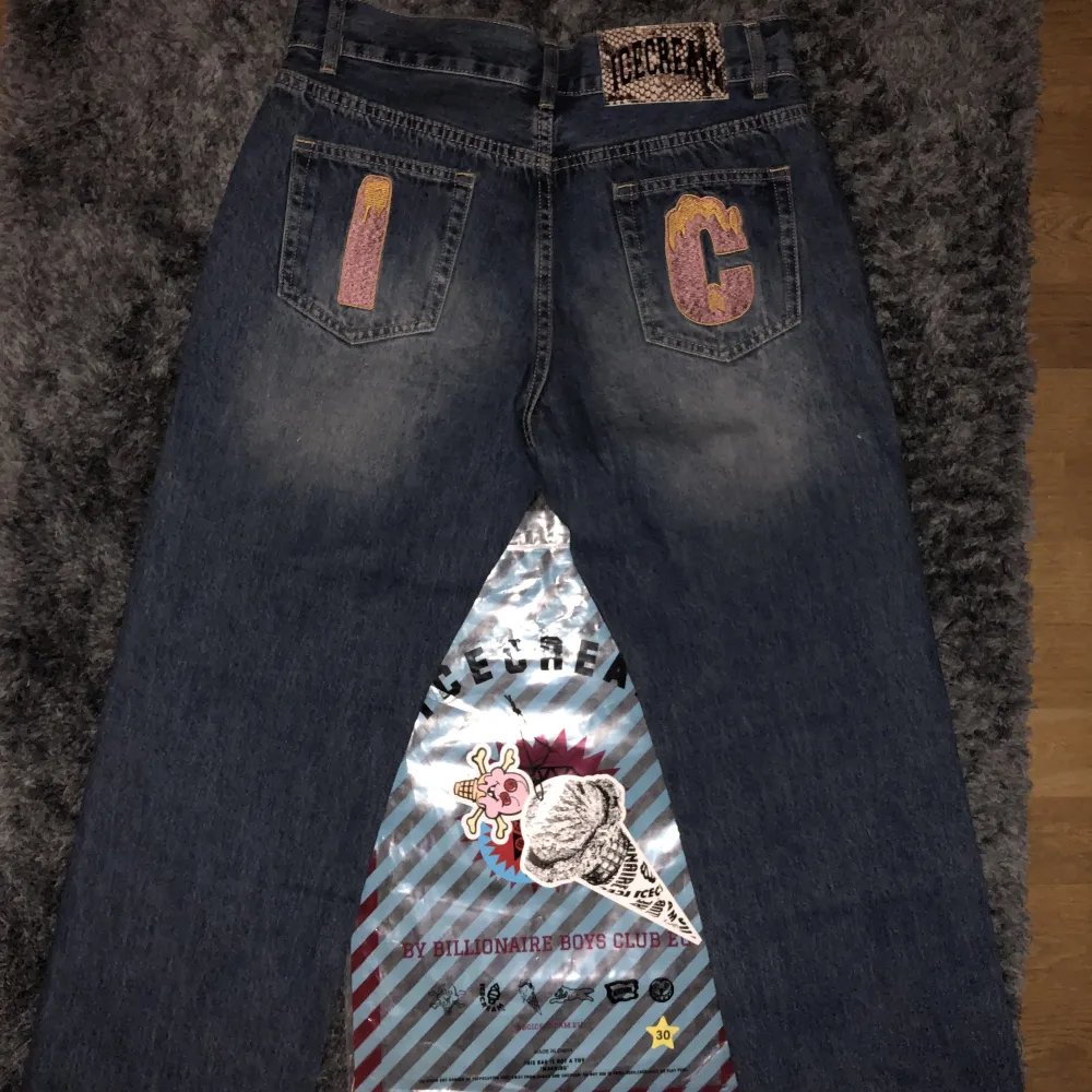 ⭐️Sprillans nya ICECREAM Running Dog Jeans.🗣️ Original ”påse” samt alla lappar som sitter på brallorna tillkommer!⭐️Aldrig använda då jag inte gillar den typen av passform som det är på brallorna..⭐️🗣️PRIS KAN DISKUTERAS VID ”SNABB” AFFÄR🗣️⭐️. Jeans & Byxor.