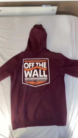 Vans hoodie large - Skick 9/10 använd 2 gånger aldrig tvättad.  Nypris 849