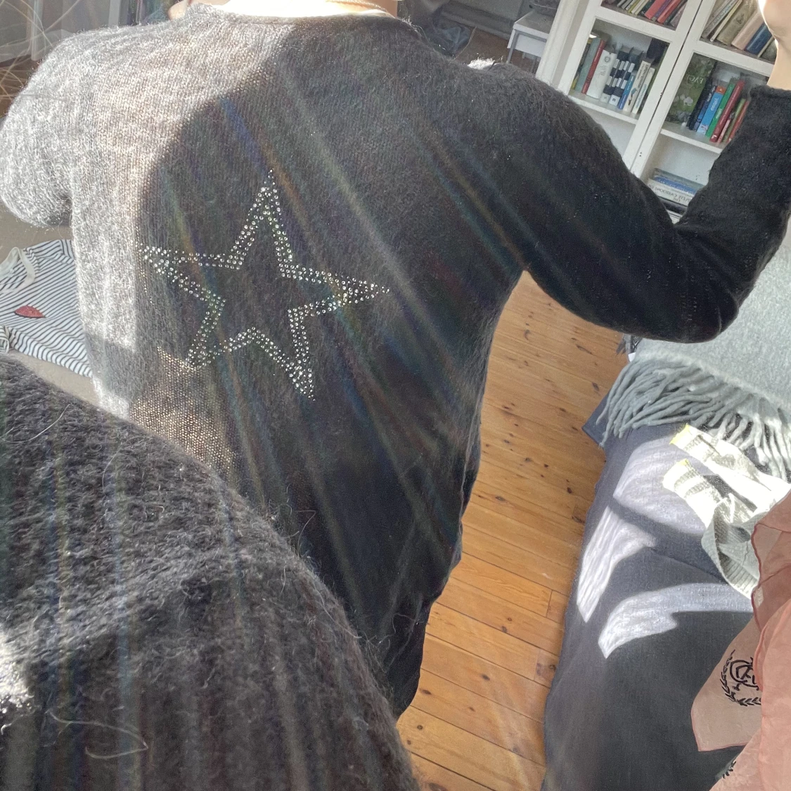 stickad tröja med stjärna