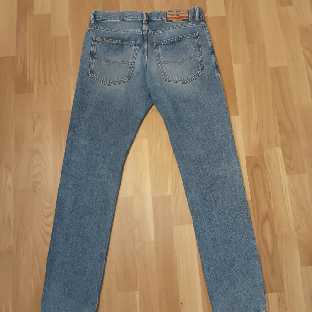 Diesel jeans 1995. Har använt dom några gånger. Köpte dom för 2400kr på Zalando. 8/10 Skick. Kan skicka fler bilder.  . Jeans & Byxor.