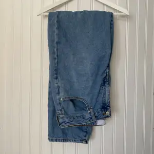 Långa baggy jeans från asos, relativt oanvända 