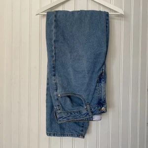 Långa jeans - Långa baggy jeans från asos, relativt oanvända 