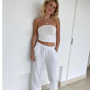 Design by si - Linnebyxor som jag köpte förra sommaren använda ca 2-3 gånger i extremt bra skick ny pris 529kr mitt pris 350. Vid snabb affär kan pris diskuteras. Kom privat för mer information💕