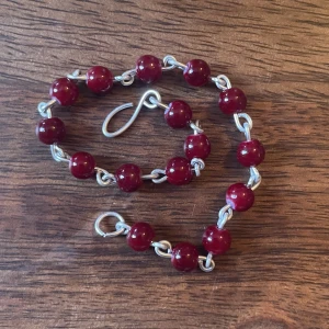 Armband - Armband av akrylpärlor och rostfri ståltråd🥀
