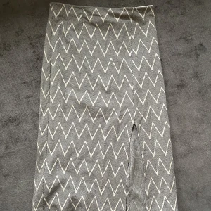 Kjol - Kjol som går ner under knäna 🌸