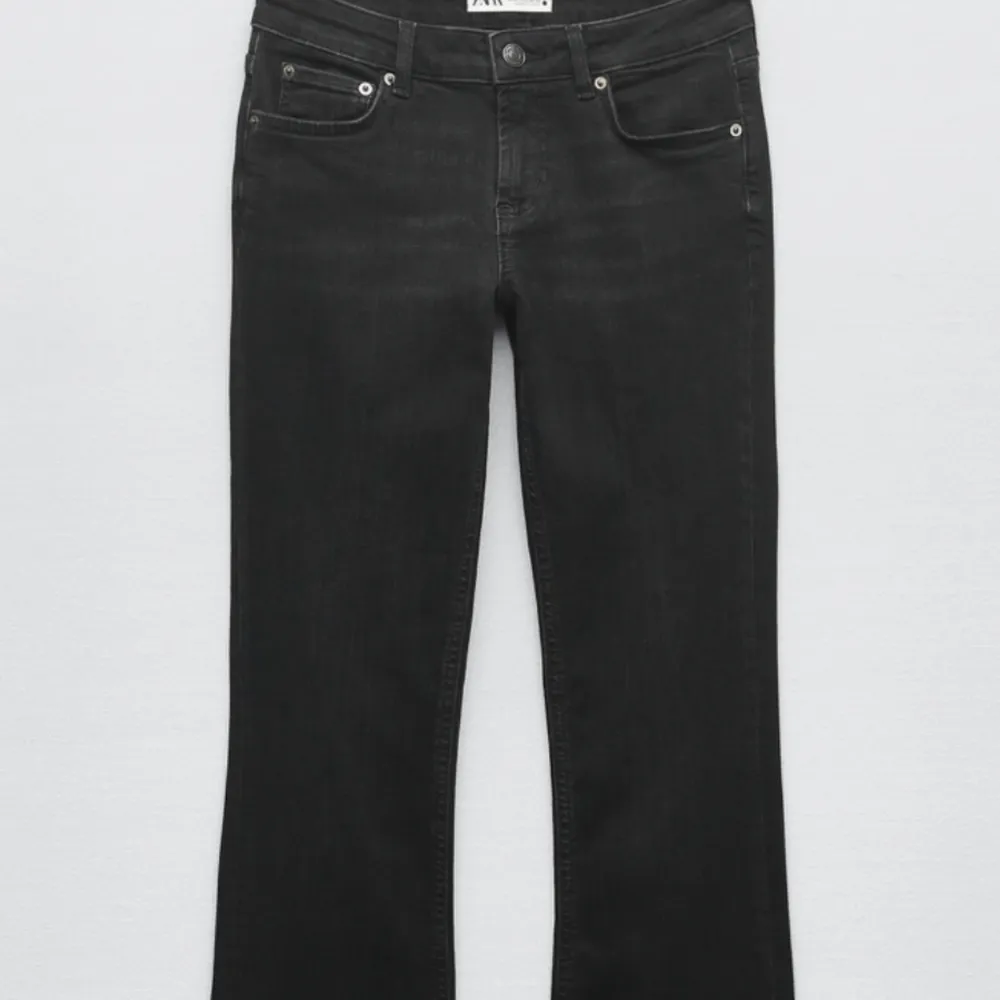 populära svarta bootcut jeans från zara, så sköna!!!. Jeans & Byxor.