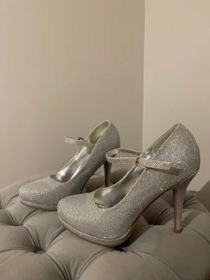 Glitter klackar  - Glittriga klackar använt en gång