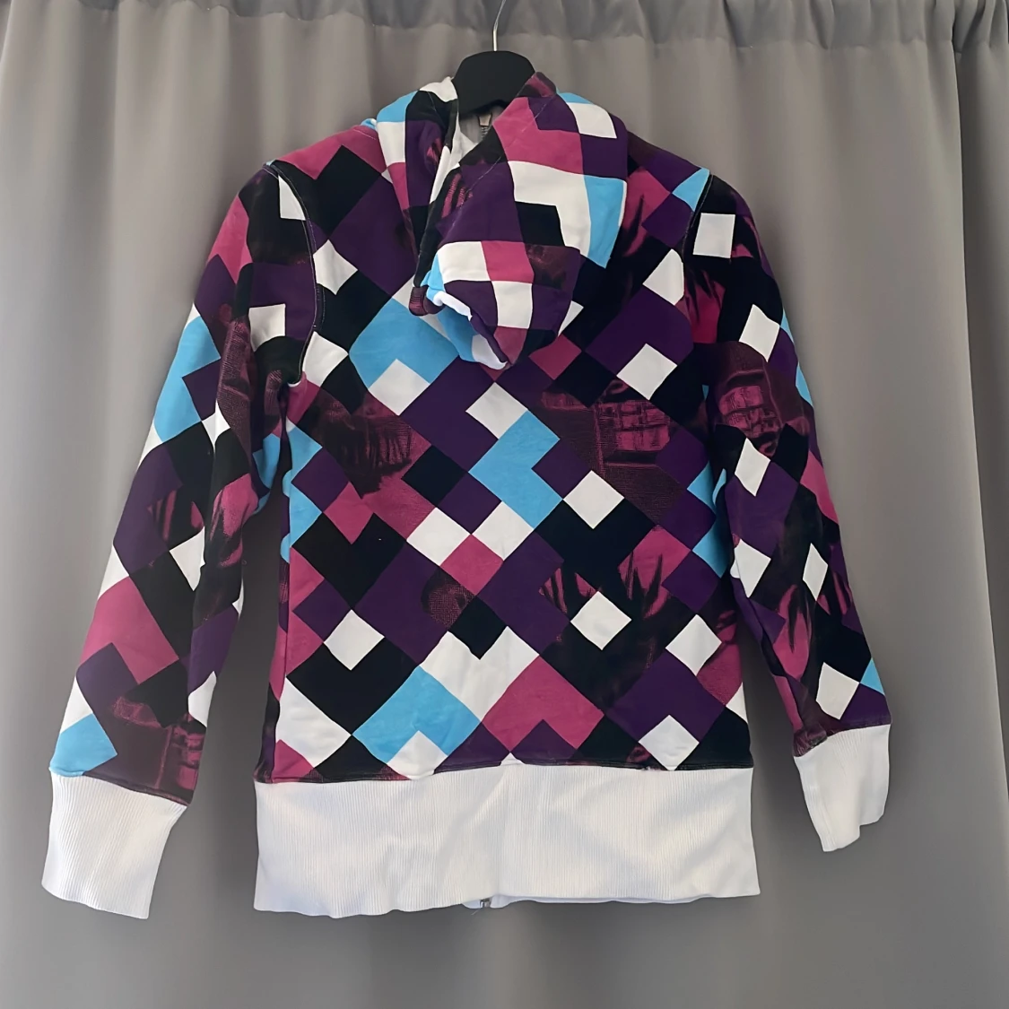 Tröja med luva - 90