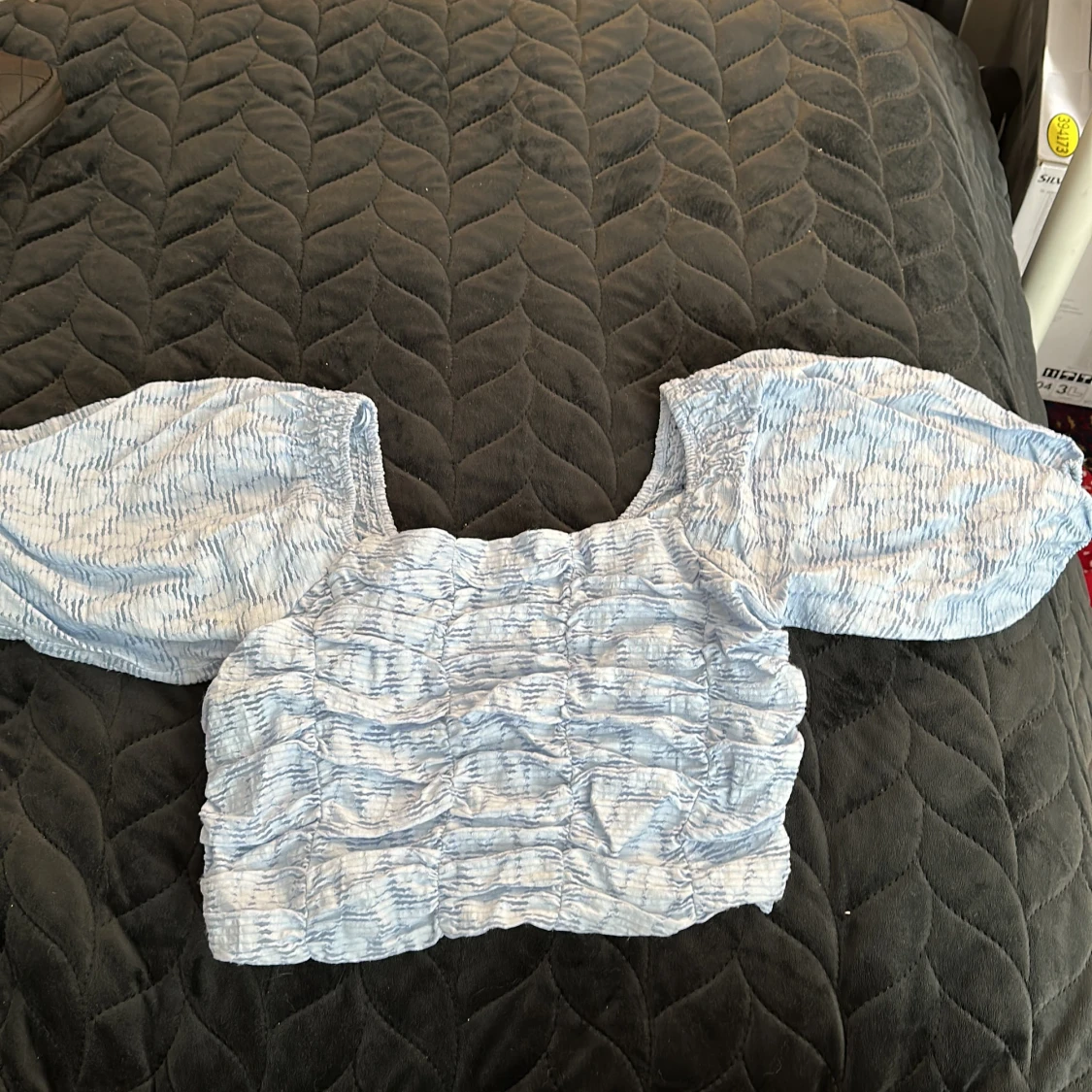 Topp med puffiga ärmar 