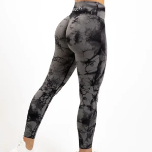 Peach tights - Säljer dessa jättefina träningstights från peachtights. Köpte dessa förra veckan och bara använt dem en gång. Säljes pågrund av att jag inte kände mig bekväm i mönstret💓köparen står för frakten. Nypris: 549kr