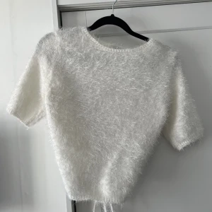 Hanna Schönberg topp  - Topp med öppen rygg ifrån Hanna Schönbergs kollektion med NA-KD. Storlek M