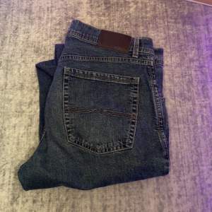 Snygga jeans från second hand  Knappt använda 