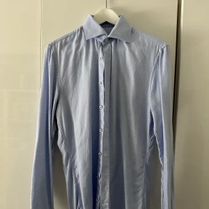 Stenströms skjorta blå - Blå skjorta från Stenströms, stl. 37. Bra skick. 