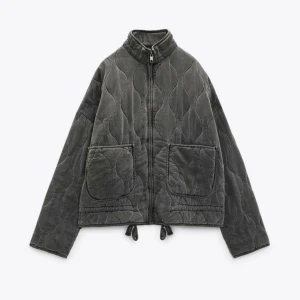 Zara jacka  - Super fin vår jacka från zara, säljer då den inte kommer till användning 