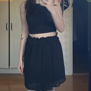 Svart kjol - Knappt använd, inga defekter