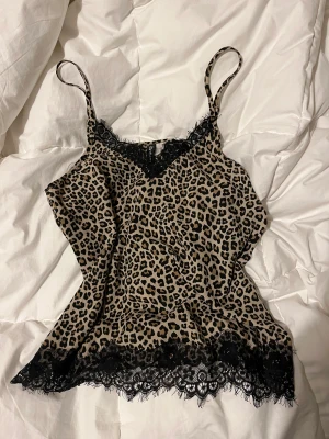 söt leopard linne - söt linne som jag tyvärr inte använder längre :) frakt ingår ej