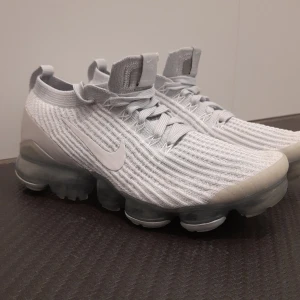 Nike vapormax - Nike vapormax⬜️bra skick✅️ äkta utan box 📦 super sköna att ha på sig