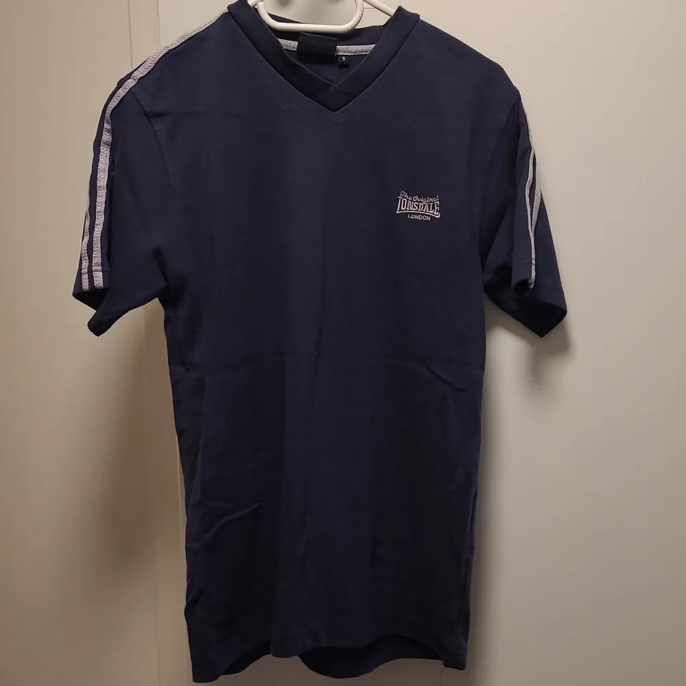 Size S well used in good condition dark blue t-shirt . T-shirts.