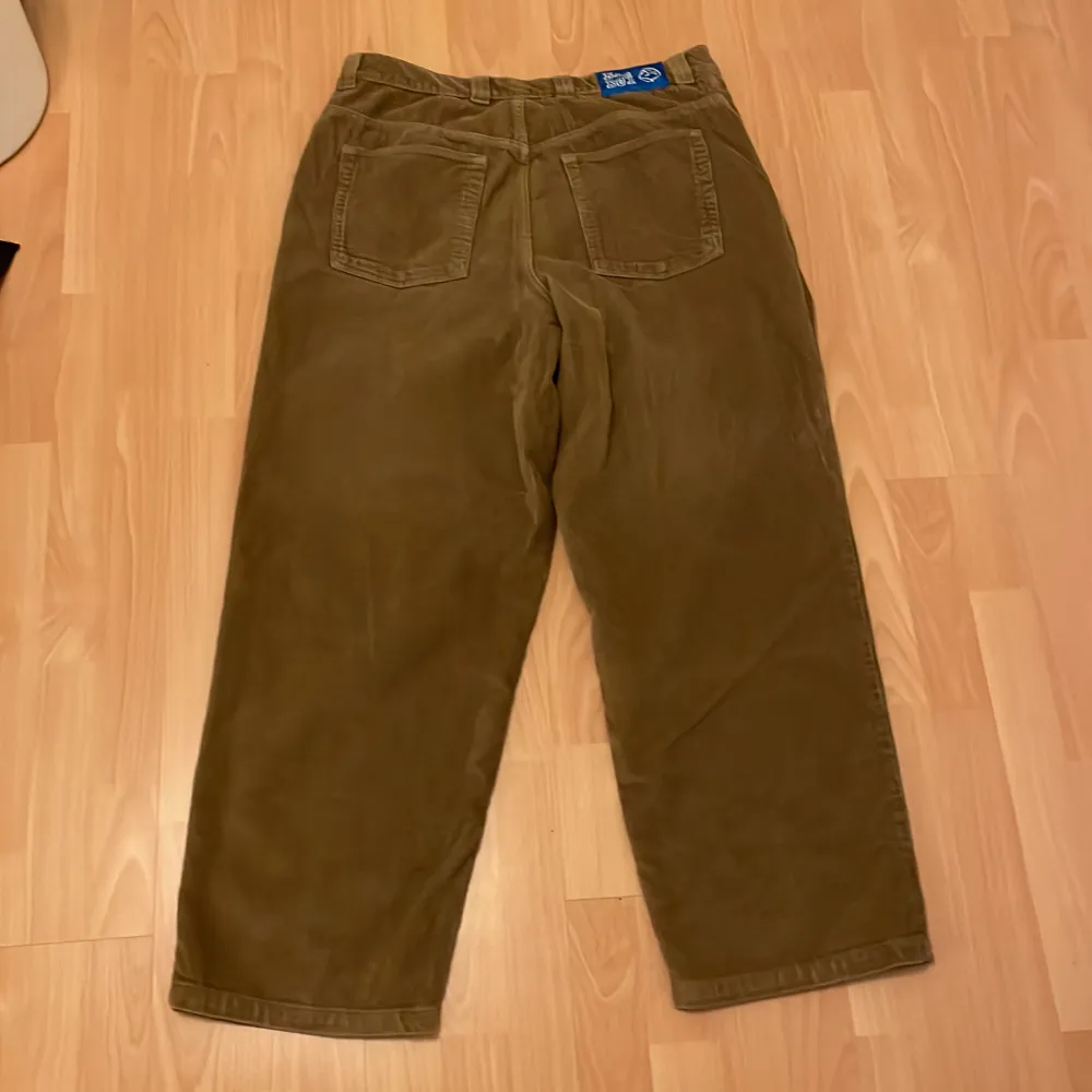 Använda ett fåtal gånger. Säljes då de är för korta. Mycket bra skick. Nypris 1300 kr. Jeans & Byxor.